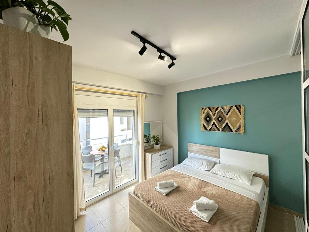 Trea Accomodations - On Private Beach With Sunbed & Umbrella Vlorë Eksteriør bilde