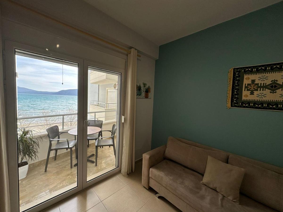 Trea Accomodations - On Private Beach With Sunbed & Umbrella Vlorë Eksteriør bilde
