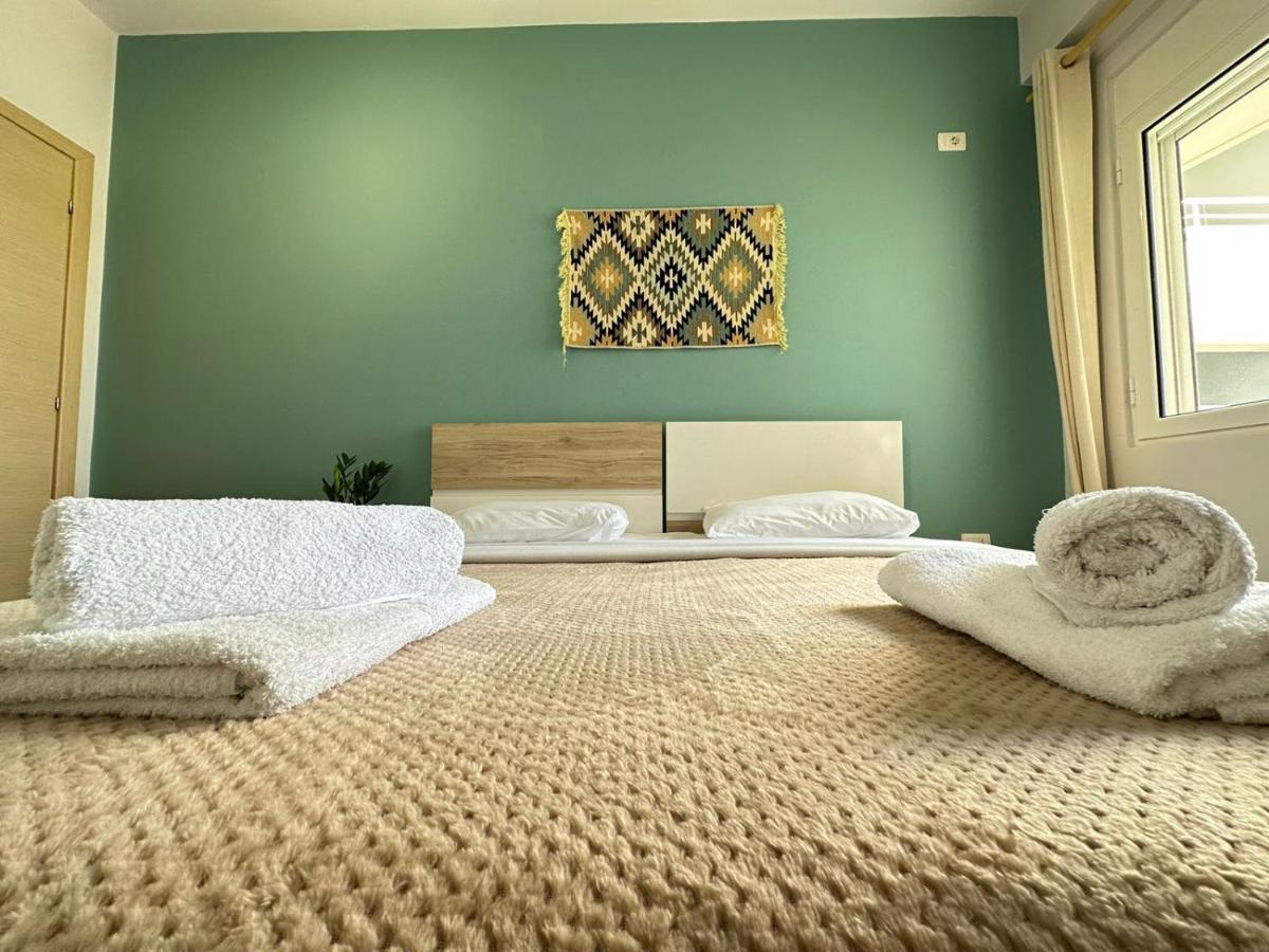 Trea Accomodations - On Private Beach With Sunbed & Umbrella Vlorë Eksteriør bilde
