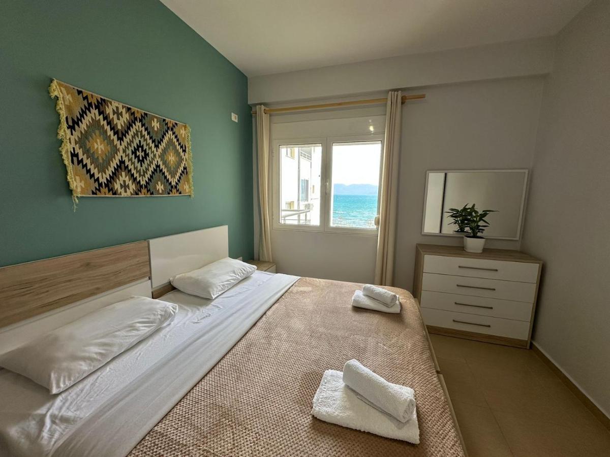 Trea Accomodations - On Private Beach With Sunbed & Umbrella Vlorë Eksteriør bilde