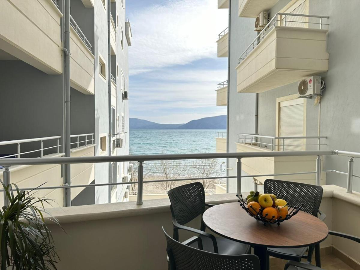 Trea Accomodations - On Private Beach With Sunbed & Umbrella Vlorë Eksteriør bilde