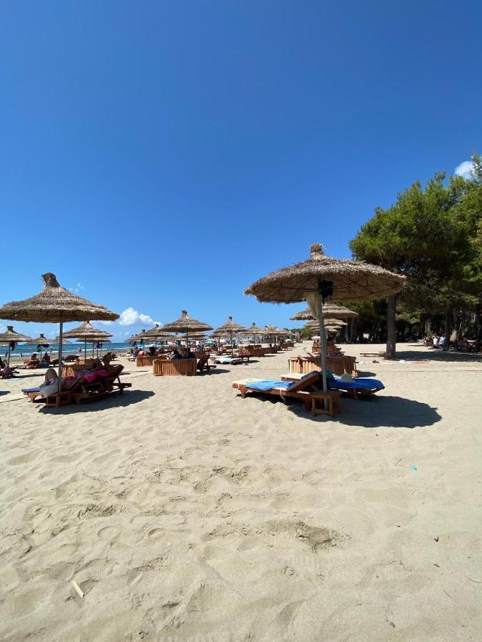 Trea Accomodations - On Private Beach With Sunbed & Umbrella Vlorë Eksteriør bilde
